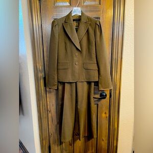 Anne Klein Brown Pant Suit 2P